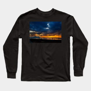 Watching the ships go by Long Sleeve T-Shirt